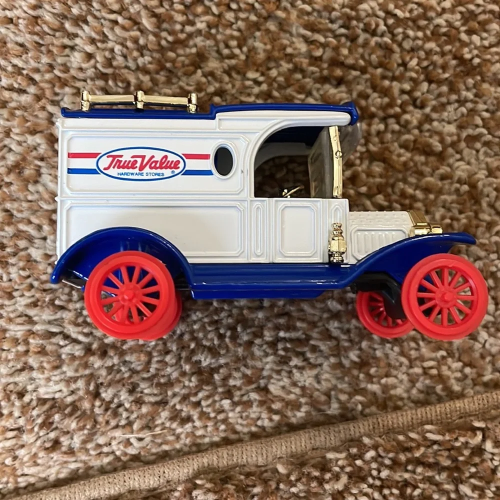 VTG Ertl True Value 1913 model T diecast delivery van